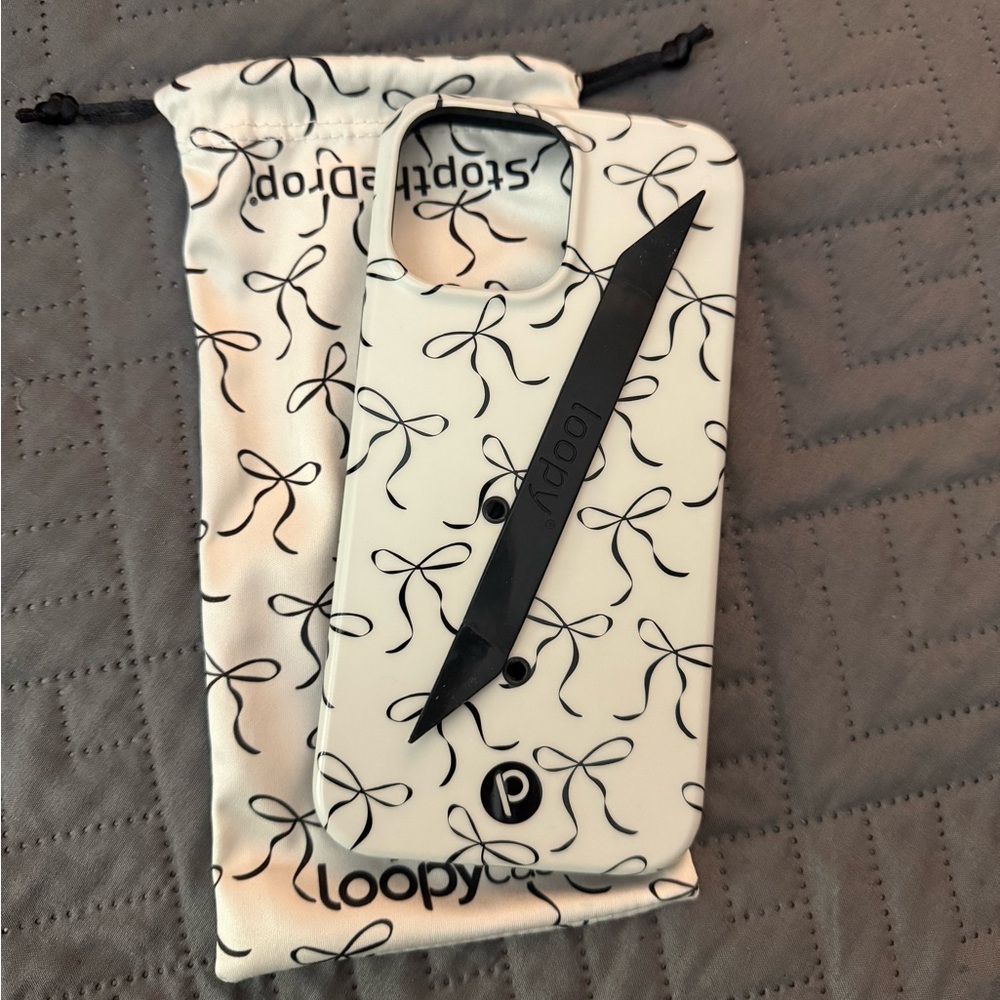 Loopy Case Black Bow 13 Pro Max